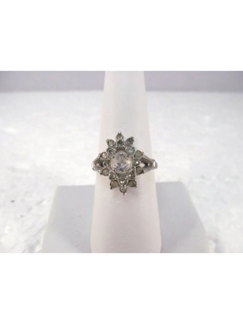 Vintage 1970s Light Green Clear Glass Flower Silver Tone Cocktail Ring Sz 8.25